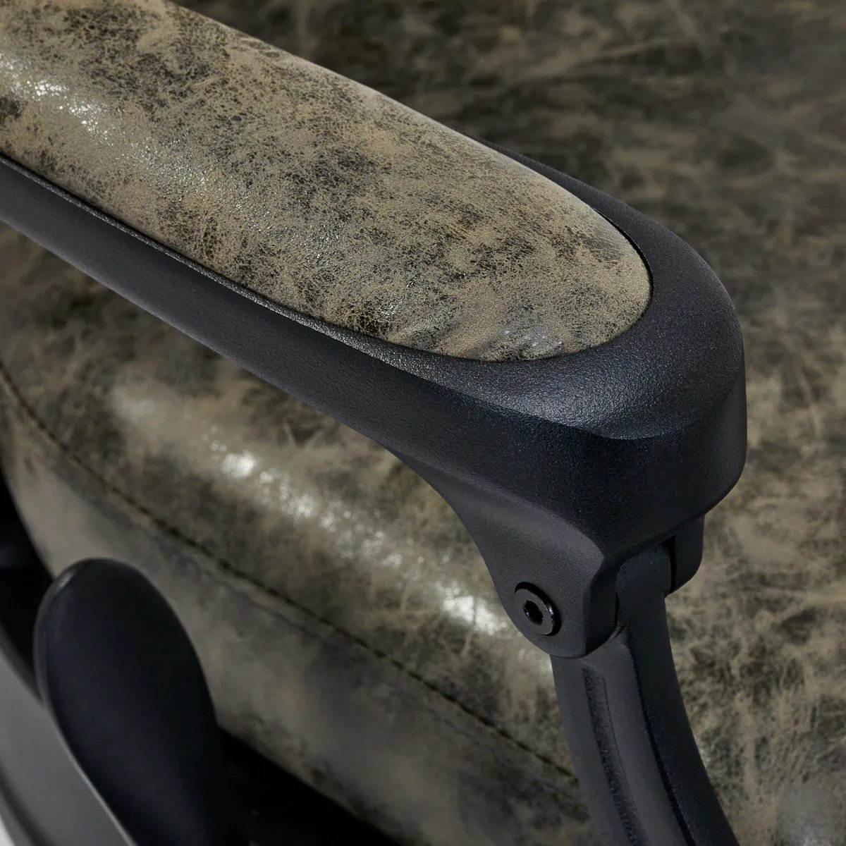 Парикмахерское кресло Gabbiano President Old Leather Green Парикмахерское кресло Gabbiano President Old Leather Green